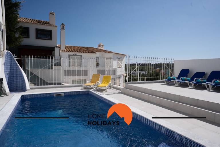 Villa with yard, terrace & private pool — photo 3
