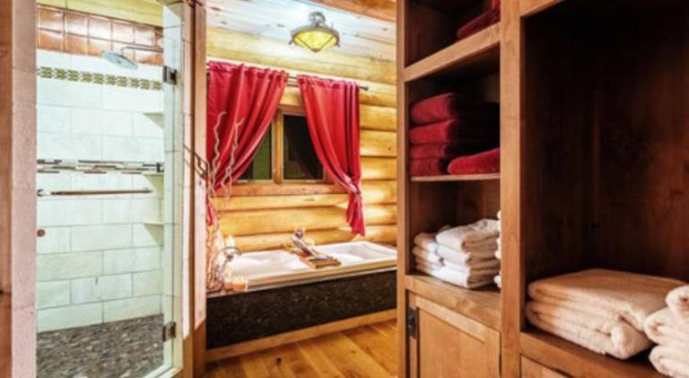 Spacious serviced apartment with barbeque & jacuzzi | Dogs allowed — photo 4