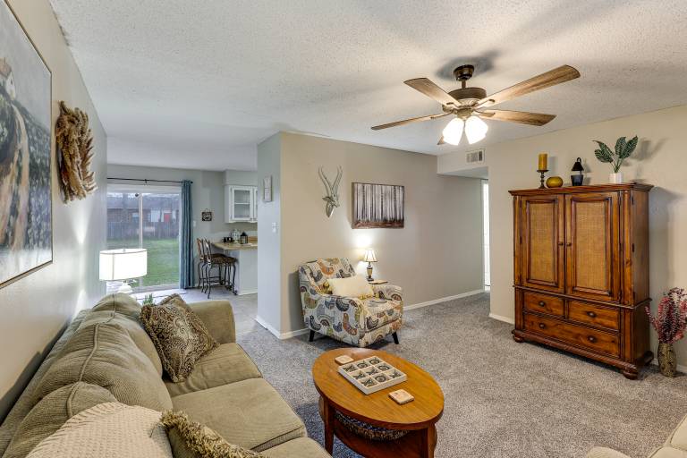 Fish, Hike & Tailgate: Russellville Home w/ Yard — photo 5