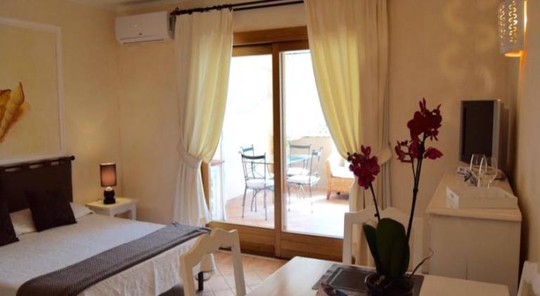 Child-friendly charming serviced apartment with private pool, terrace & garden | Pets are welcome — photo 2