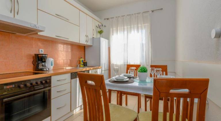Holiday apartment with patio & grill | Good for workation — photo 4