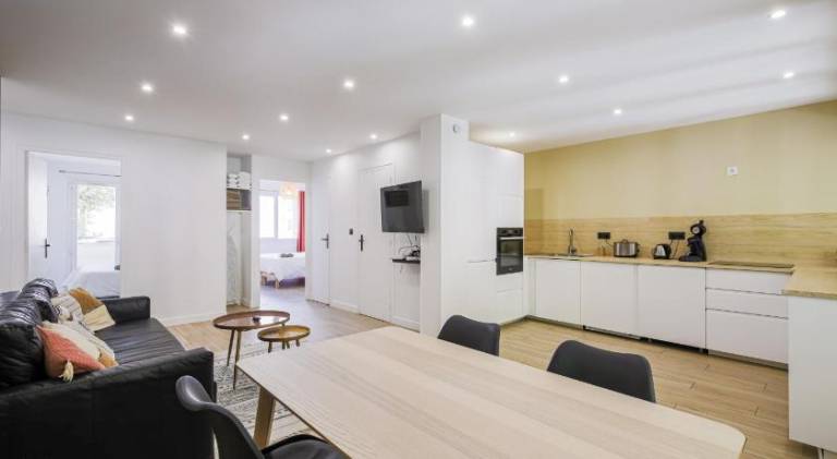 Holiday apartment with 1 room for 6 persons in Gieres