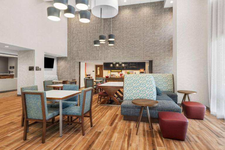 Hampton Inn & Suites by Hilton Bakersfield Central — photo 3