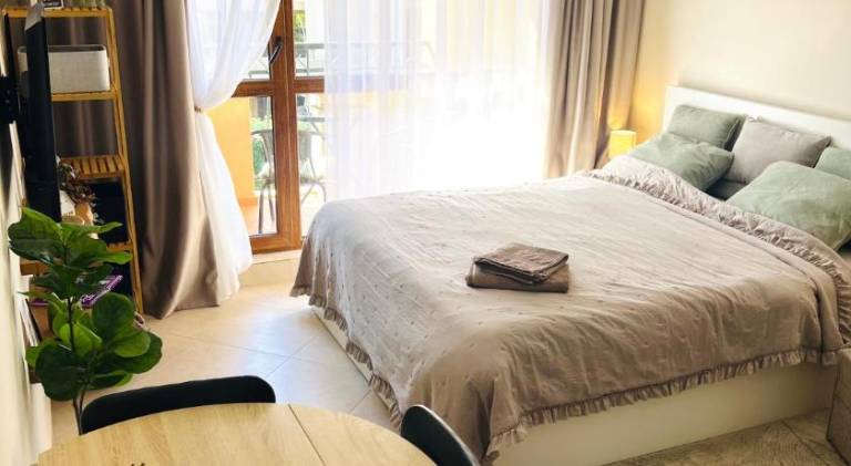 Apartment with pool & patio in Burgas