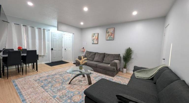Vacation home with 2 rooms for 4 persons in Calgary, AB