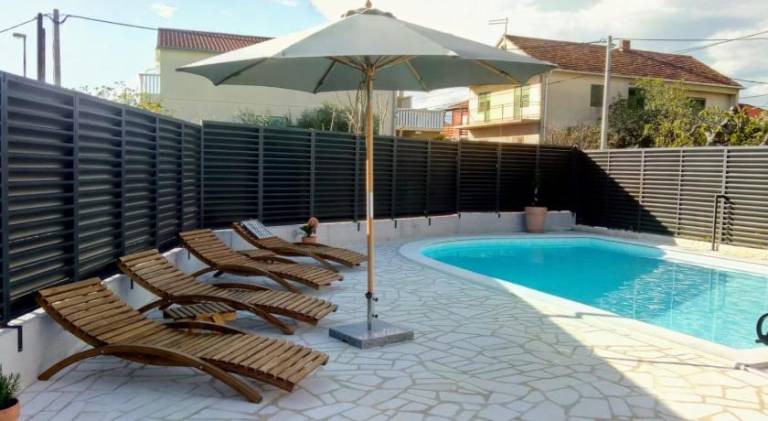 Apartment with yard, terrace & private pool — photo 5