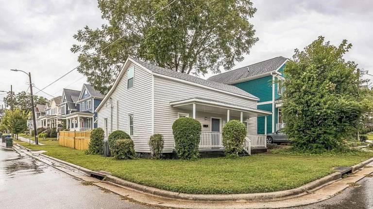 Child-friendly lovely house with yard & patio | Pet-friendly in Raleigh, NC