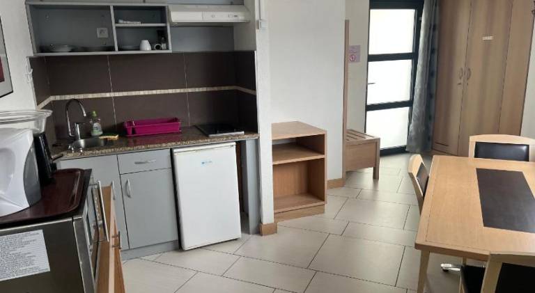 Serviced apartment with terrace & yard — photo 4