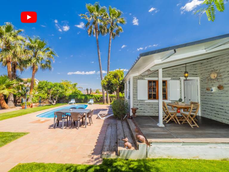 Family-oriented cottage with private pool, terrace & barbeque | Pets are welcome — photo 2