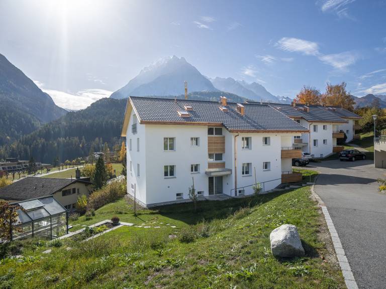 Rental apartment with patio in Scuol