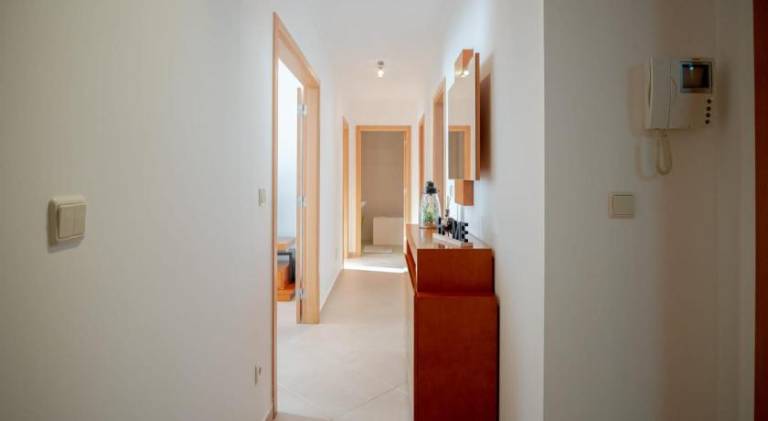 Rental apartment with patio — photo 4