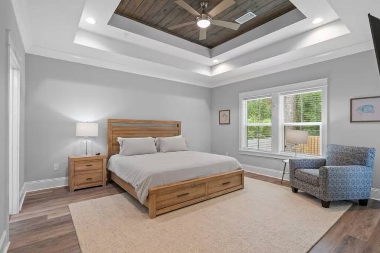 Family-friendly ample vacation home with yard | Dogs allowed — photo 3