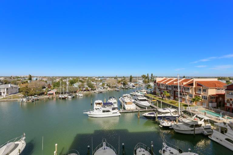 Family-oriented condo with heated pool & hot tub | Water view | Close to the beach | Dogs allowed — photo 4