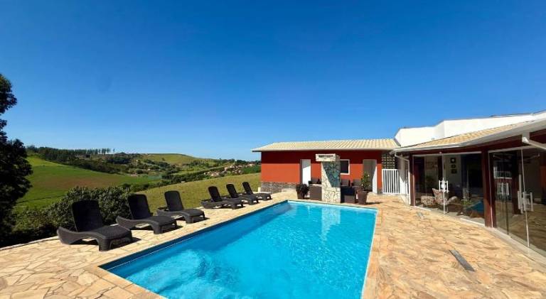 Vacation home with pool — photo 3