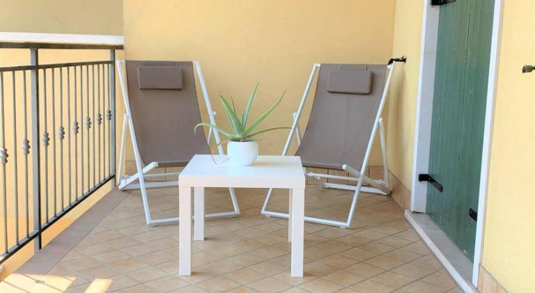 Rental apartment with patio — photo 5