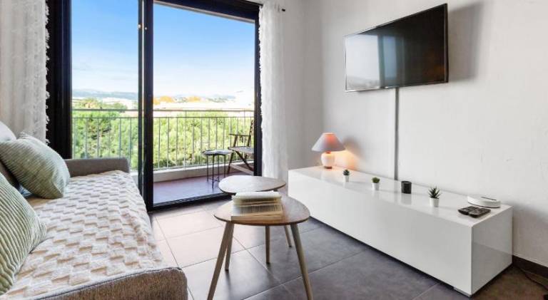 Fully equipped rental apartment with patio | Beach nearby | Good for workation | Pets allowed — photo 2