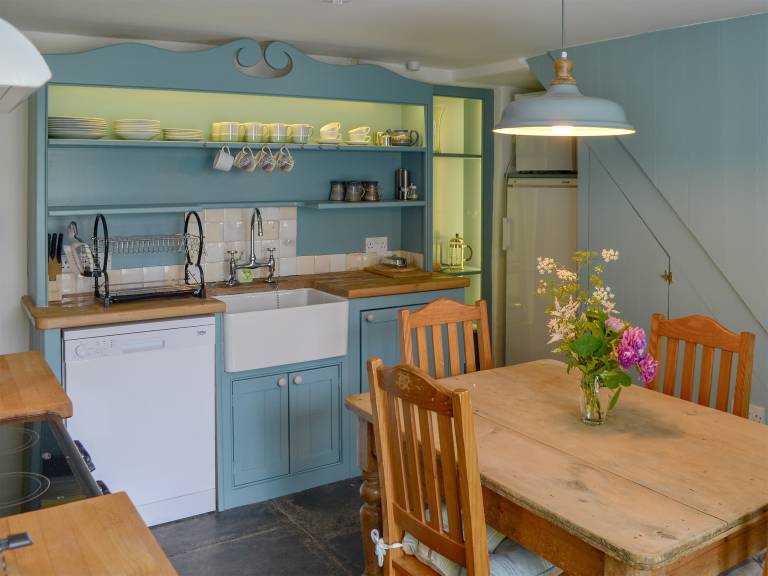 Family-oriented cottage with yard & grill | Pet-friendly in Tintagel