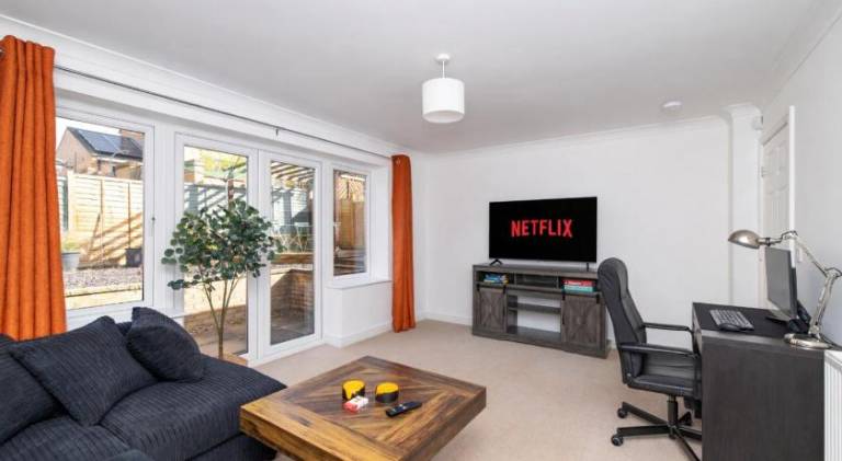 Boundary by Alt-Stay Contractor Accommodation - 5 Bed Detached Contractor Home With Parking, Wi-Fi & in Wakefield
