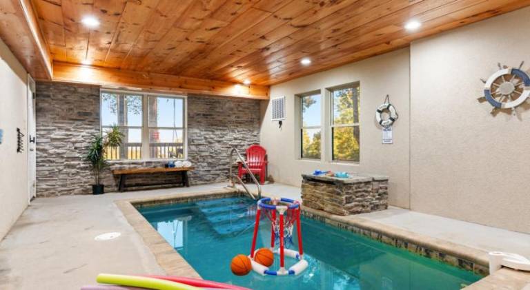 Chalet with jacuzzi & pool — photo 2