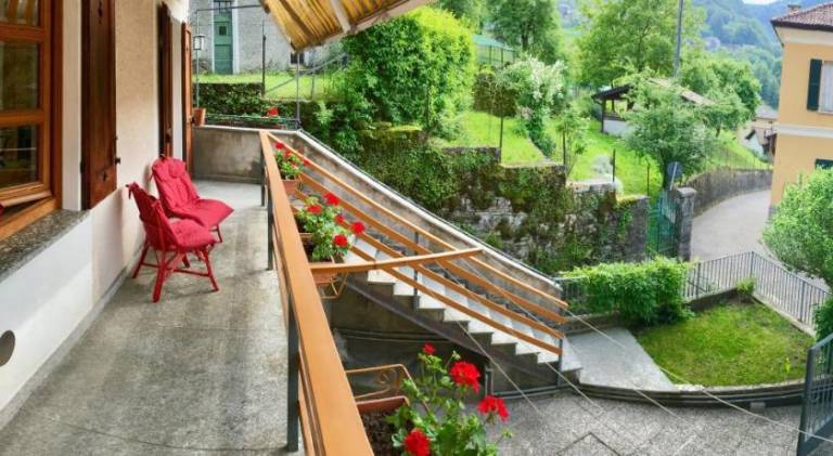 Holiday apartment with 1 room for 5 persons in Centro Valle Intelvi
