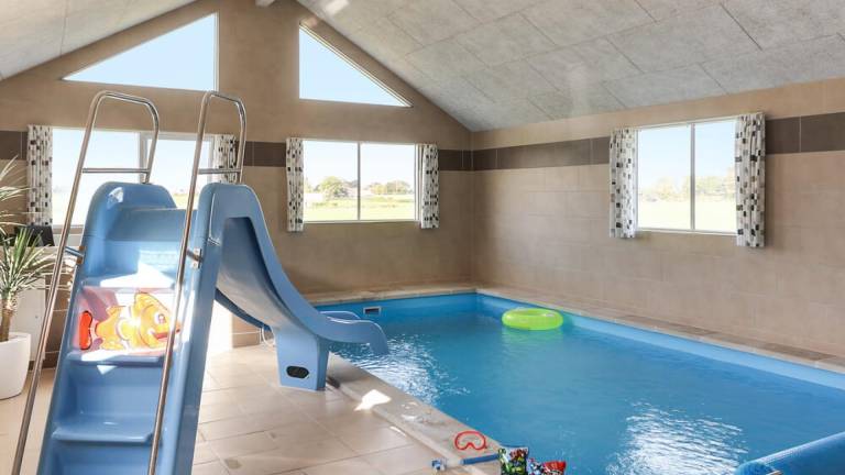 Child-friendly vacation home with hot tub, private pool & patio | Pets allowed in Stege