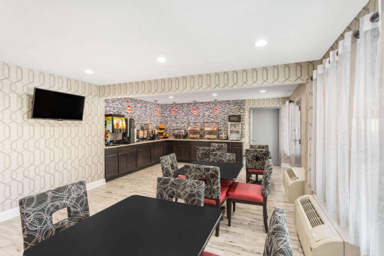 Clarion Pointe - Greensboro Coliseum Area — photo 3