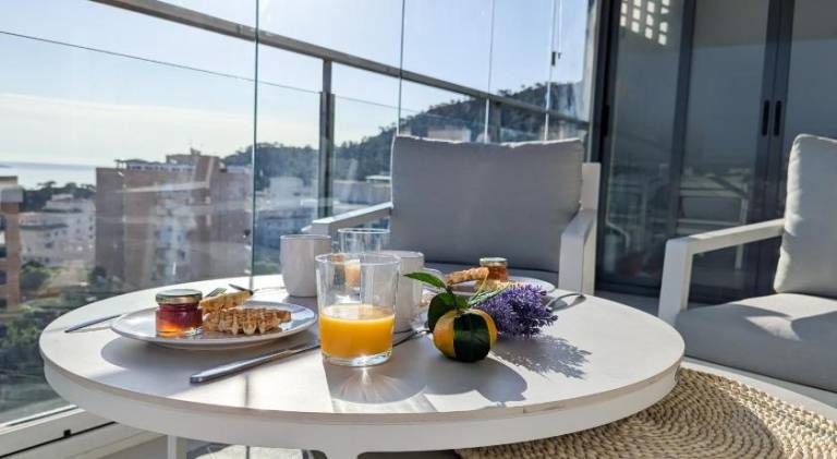 Holiday apartment with pool in Benidorm