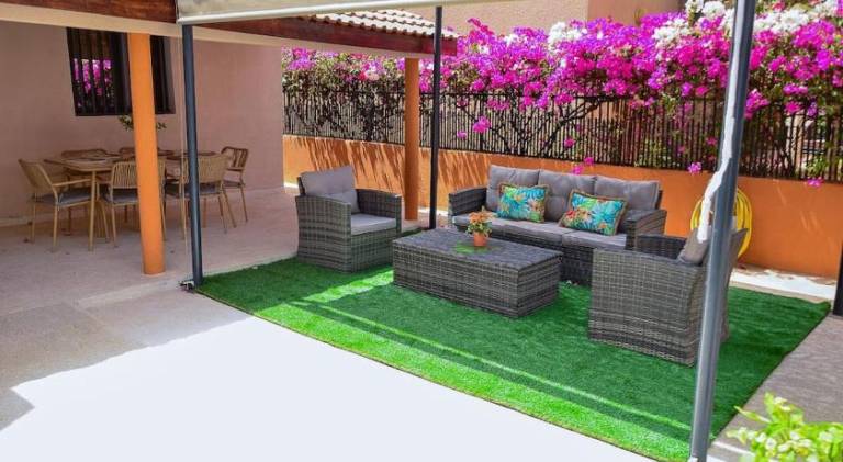 Villa with pool — photo 4