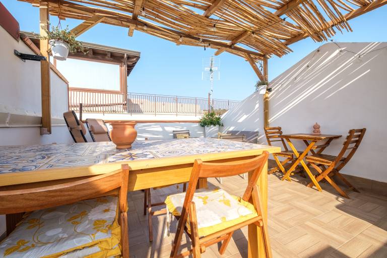 House with barbecue, patio & fast internet | City view — photo 2