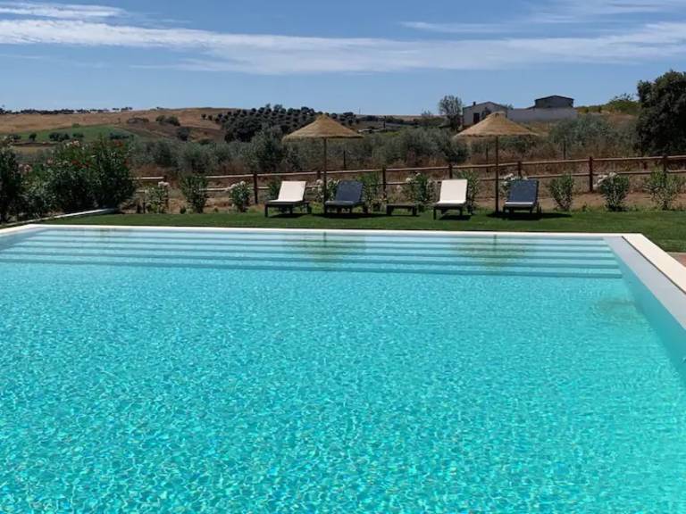 Holiday Home 'Monte Capitão' with Private Pool, Private Terrace and Wi-Fi in Beja