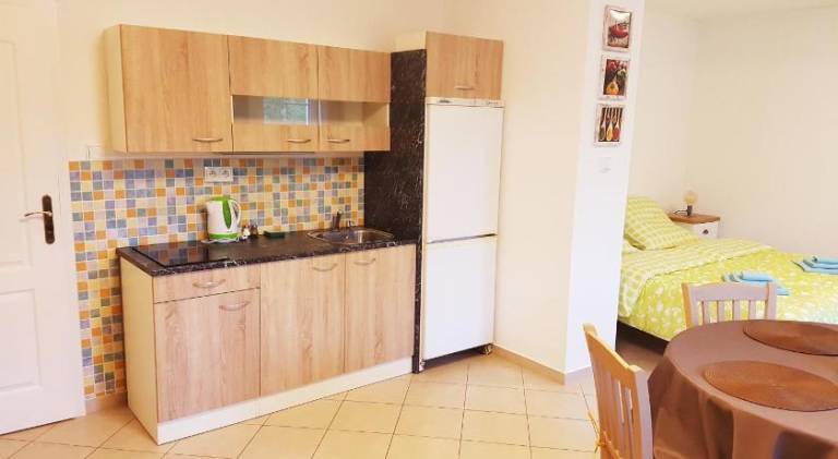 Big holiday apartment with BBQ, garden & pool | Dogs allowed — photo 2