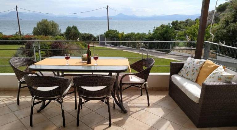 Beautiful house by the sea, Loutraki Skaloma. — photo 2