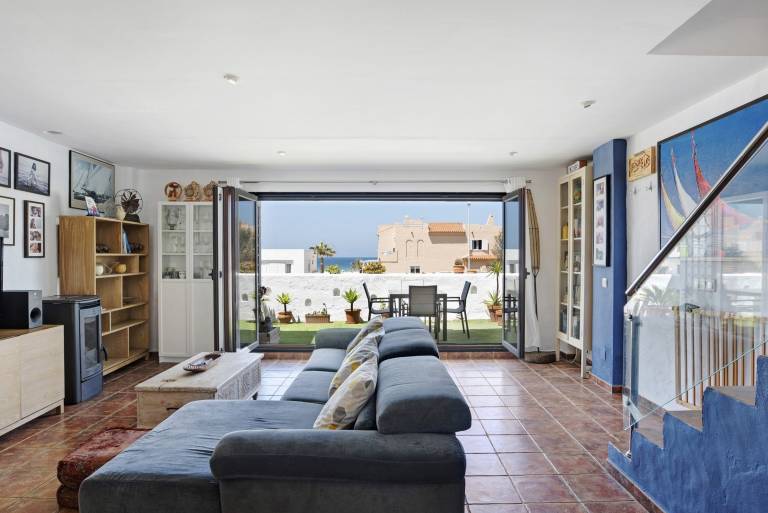 Apartment Duplex con vistas al mar Near the Beach with Sea View, Wi-Fi & Terrace in Tarifa