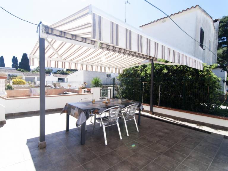 House with community pool near the beach in L'Escala — photo 3