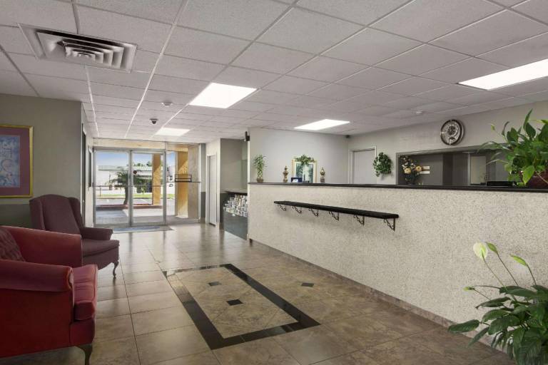 Howard Johnson by Wyndham Winter Haven FL — photo 3
