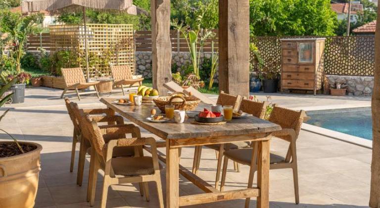 Villa with barbecue, yard & patio — photo 5