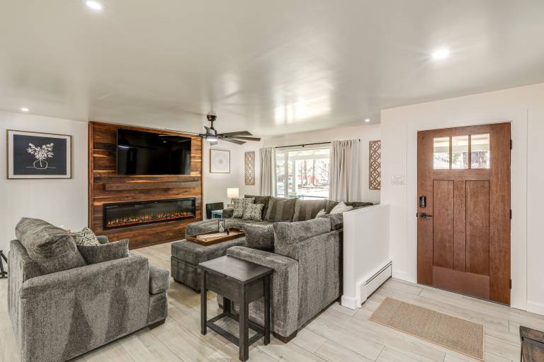 Walk to Dtwn Flagstaff: Home w/ Great Outdoor Area — photo 4