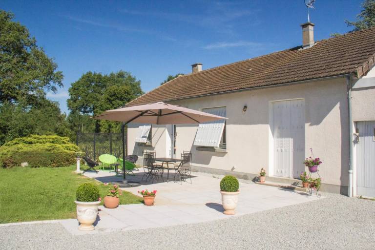 Gite with terrace & yard | Dogs allowed in Montlucon