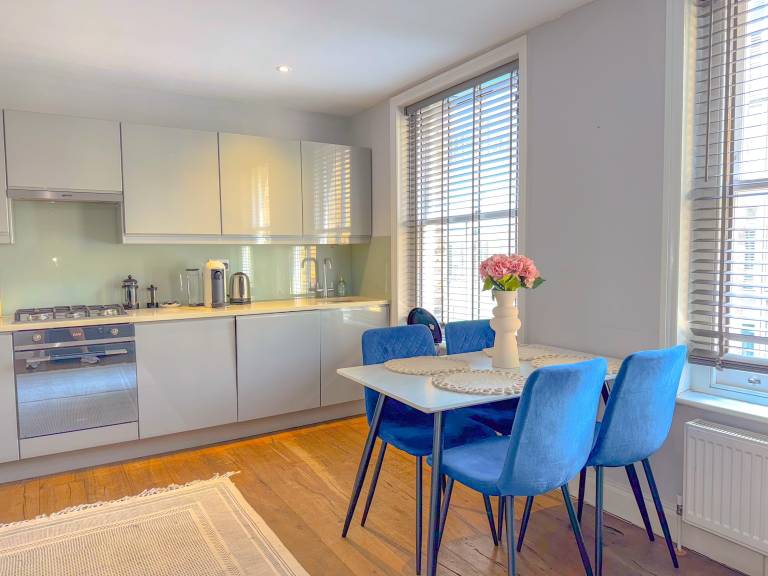 Apartment with terrace & fast internet | Near Trafalgar Square | City view — photo 3