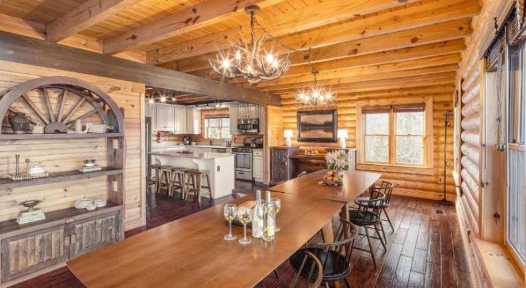 Vacation home with hot tub | Pets are welcome — photo 4