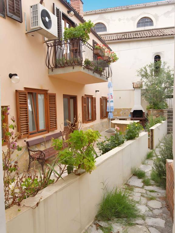 Holiday apartment in the centre with terrace in Mali Losinj