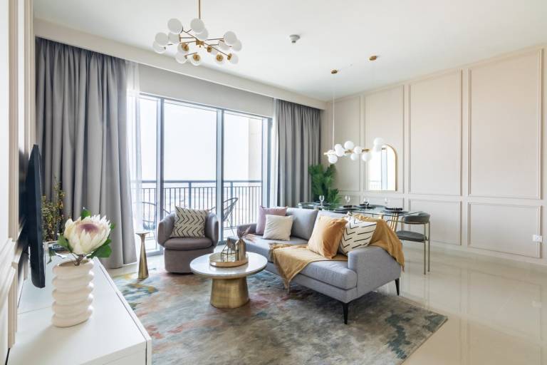 GuestReady Modern Living by the Historic Creek