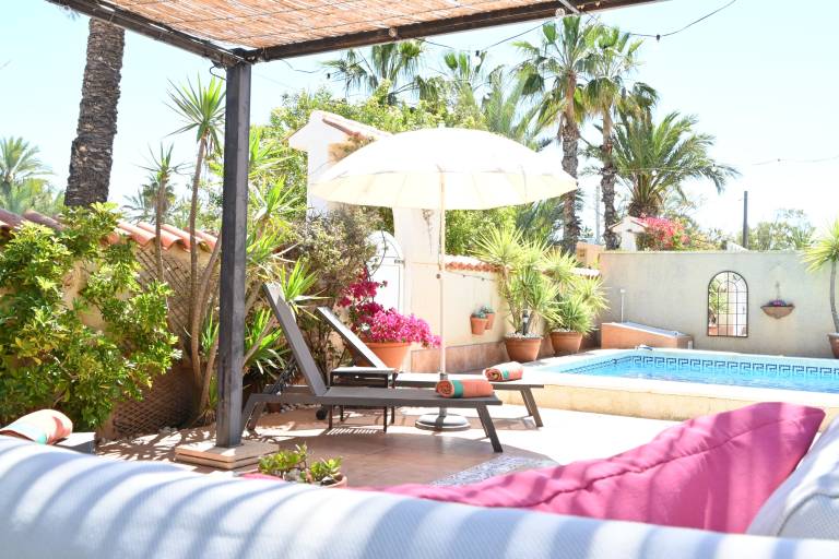 Family-oriented charming villa with patio, BBQ & private pool | Mountain view | Next to the beach | Pets allowed — photo 4