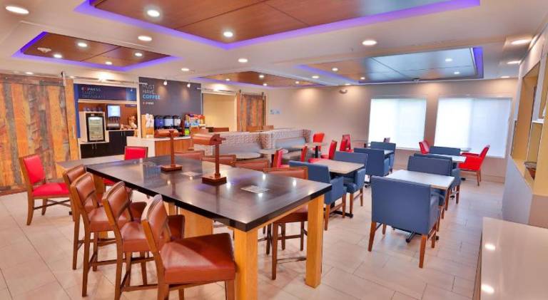 Holiday Inn Express Hotel & Suites Dickson By IHG — photo 3