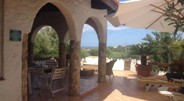 Villa with 5 rooms for 10 persons in San Teodoro