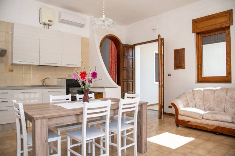 Family-friendly nice villa with barbecue & yard | Garden view | Pets are welcome — photo 4