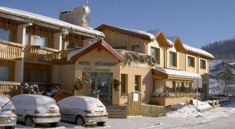Hotel Restaurant Etoile des Neiges Piscine Jacuzzi Sauna Massage Salle de Jeux in Malbuisson