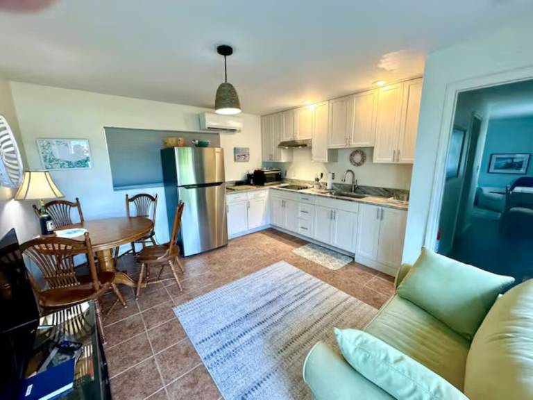 Holiday apartment with patio & garden | Water view — photo 3