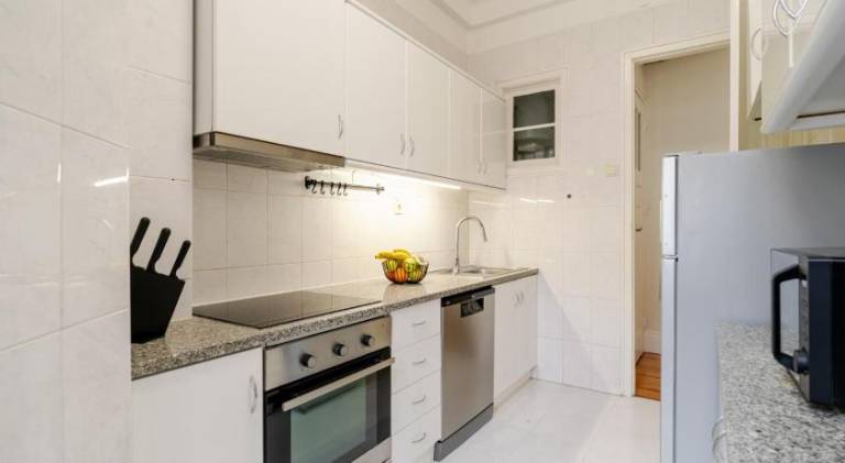 Modern & Cozy Flat with Workspace by HostWise — photo 2