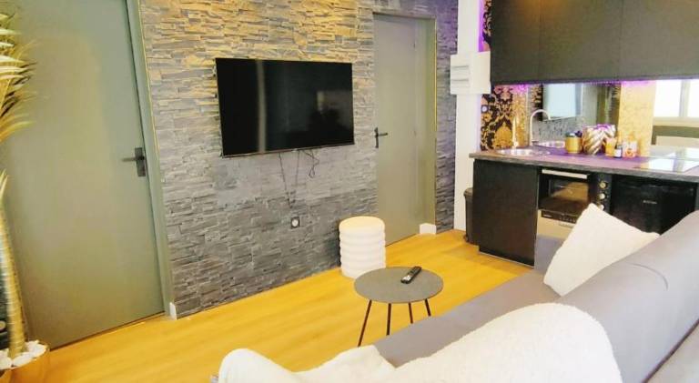 Apartment with jacuzzi — photo 2